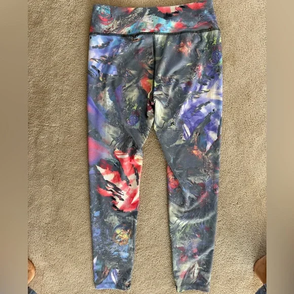 Layers Abstract Multicolor Performance Leggings - Picture 6 of 6